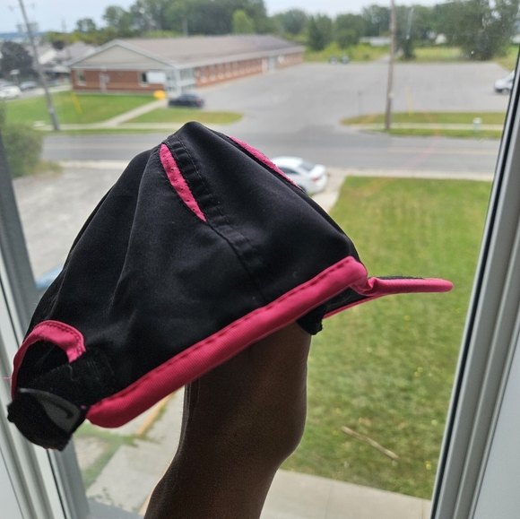 Nike black and pink featherlight dri-fit dri fit hat baseball cap gym o/S youth - Picture 2 of 10
